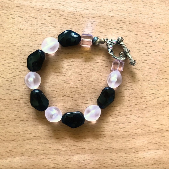 Handmade Beaded Bracelet - Picture 1 of 2